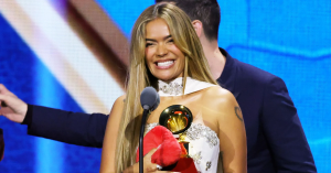 ¡Momento inolvidable! Karol G dedica un emotivo mensaje tras ganar “Canción del Año” en los Latin Grammy
