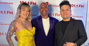 Sergio George encendió la llegada de la Navidad en Lima con “¡Ataca Sergio! Christmas Bash” junto a artistas nacionales