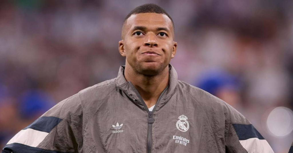 ¡Grave negligencia! Médicos examinaron rodilla equivocada de Mbappé y complicaron su lesión